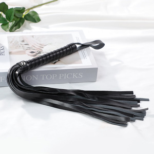Látigo de cuero negro con borlas Mystery Princess, juguete de cuero sintético para bondage, juguete sexual para adultos, venta al por mayor Meituan - Product Image 2