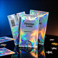 Emballages personnalisés en feuille holographique thermoscellée pour paquets de boosters TCG, sachets en mylar pour l'emballage de jeux de cartes à collectionner