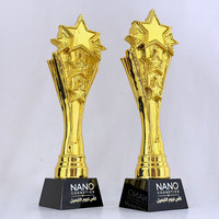 Cadeaux Souvenirs 2026 Nouveau Design Trophée Étoile en Résine Dorée Trophée en Cristal Personnalisé Récompenses Créatives pour Équipes MH-T593