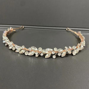 Diadema de Flores con Cristales y Baño de Oro Hecha a Mano para Novia, para Mujer, para Aniversario, Boda, Fiesta, Graduación - Product Image 2