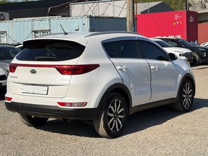 SUV Diesel Blanc fiable 2017 Sportage 4ème Génération avec Clé Intelligente, Navigation, Caméra, Climatisation Automatique et Intérieur Propre - Product Image 2