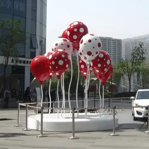 फैक्टरी आधुनिक कला शिल्प महोत्सव सजावटी गर्म हवा का गुब्बारा राल फाइबरग्लास आभूषण खिड़की दुकान प्रदर्शन मूर्ति मूर्तिकला