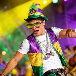 SOLPOP Ensemble de 6 pièces pour déguisement de carnaval Mardi Gras pour hommes, violet, doré, vert, avec chapeau à plumes, gilet, lunettes de soleil, perles, paillettes et colliers pour défilé - Product Image 5