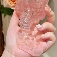 Gel douche hydratant blanchissant de marque privée avec des pétales frais visibles formule naturelle douce
