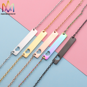 カスタムミニマリストブランク刻印可能ハートカーブ3D水平バーネックレスチョーカー女性用ギフト - Product Image 3