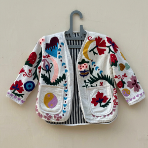 Chaqueta Reversible de Algodón Blanco Bordada a Mano de Primera Calidad para Mujer con Bordado Floral Vibrante, Bolsillos Delanteros y Manga Larga - Product Image 1