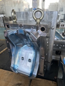 Moulage par injection de plastique du fabricant pour les pièces automobiles COVER R <span class=keywords><strong>FR</strong></span> Outillage de véhicule Conception de moules personnalisée - Product Image 6