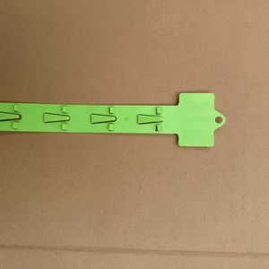 Bande de présentation en plastique PP verte pour supermarché avec 12 crochets en plastique, longueur 63 cm - Product Image 4