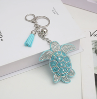 Koningsblauwe schattige zeeschildpadvormige sleutelhanger met volledig bezette strass steentjes en kwastjes, hoge kwaliteit, best verkochte charme hangende ornament