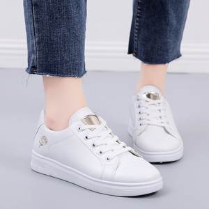 Zapatillas Blancas Pequeñas para Todas las Estaciones Nueva Moda Color Puro Zapatos de Mujer Casual Versátiles de Uso Diario Zapatos Deportivos Individuales para Mujer - Product Image 5