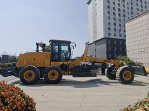 Attrezzatura per Livellamento del Terreno ad Alte Prestazioni GR165 Motolivellatrice per Costruzione Stradale in Vendita a Prezzo di Fabbrica - Product Image 4