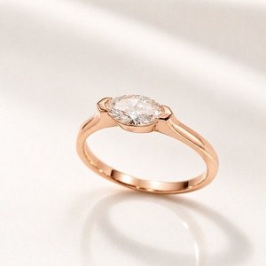 แหวนเพชรแล็บโกรว์ห้าเม็ดสั่งทำจากโรงงาน ทองคำ 14K 18K โรสโกลด์ ทรงมาร์คีส์ สำหรับงานแต่งงานและวันครบรอบ OEM ODM - Product Image 4