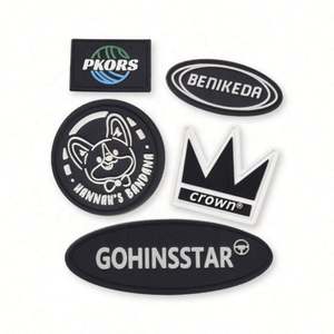 Parche de Goma con Logotipo Personalizado, Etiqueta de Silicona Negra Termoadhesiva para Ropa, Etiquetas de PVC - Product Image 1