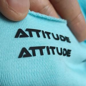 Étiquettes de vêtements en caoutchouc 3D personnalisées avec logo de marque en relief, durables, en silicone, à transfert thermique pour le plastique - Product Image 2
