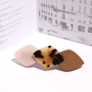 Groothandel Fabriek In Voorraad Elegante Haarspeldjes Hair Clips Accessoires Vrouwen Klassieke Schildpad Shell Kleur Rhombic Vorm Haarspeldjes - Product Image 1