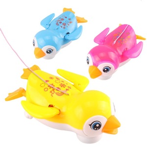 Jouet pingouin musical électrique avec effets lumineux et sonores pour enfants de 2 à 4 ans, jouet unisexe en plastique - Product Image 2