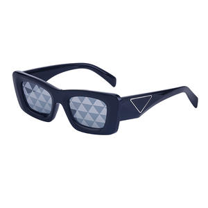 Gafas de Sol Estilo Ojo de Gato Europeo Americano, Unisex, UV400, Marco de PC Negro, para Combinar con Atuendos de Moda, Protección Solar - Product Image 1