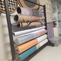 Porte-rouleaux de tissu textile sur roulettes avec étagère suspendue, idéal pour la maison, les nappes et les expositions.