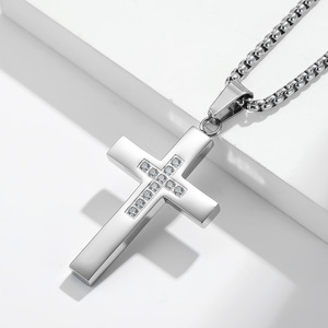Croce in acciaio inossidabile stile europeo e americano <span class=keywords><strong>collana</strong></span> con croce di diamanti in acciaio inossidabile intarsiato con zirconi semplice ciondolo croce con - Product Image 1