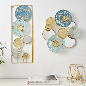 Nordische Blumen Metall Wanddeko – Moderne Goldakzente Kunst für Schlafzimmer und Wohnzimmer – Luxuriöse Hängende Wohnaccessoires - Product Image 2