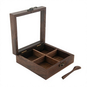 Caja de especias de madera con cuatro compartimentos y cuchara, diseño tradicional para almacenamiento - Product Image 2