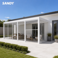 Pergola en aluminium marron avec toit à lames orientables et éclairage LED pour patio