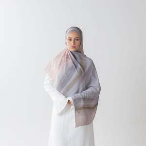 Hijab personnalisé de qualité supérieure 2025 - Satin modal respirant, 4 saisons, en peluche, hijab surdimensionné pour femmes musulmanes, vente en gros - Product Image 1