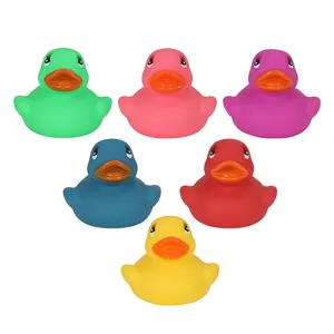 Benutzer definierte Werbe Vinyls pielzeug Metallic Farbe Kinder präsentiert Lieferungen Mini Glitter Floating Rubber Ducks Buntes Baby Bades pielzeug