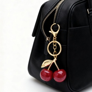 Accessoire de sac à main de luxe en cristal, breloque cerise pour femme - Product Image 1