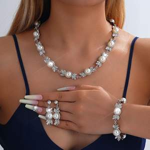 Parure de bijoux 4 pièces tendance pour femme, collier scintillant en cristal et strass avec chaîne griffes, idéal pour mariages, banquets et fiançailles - Product Image 5