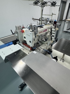 Máquina de Coser RONMACK RM-562XB para Dobladillos de Bolsillos de Camisetas, Máquina de Dobladillo Automática Pequeña con <span class=keywords><strong>Plataforma</strong></span> - Product Image 3