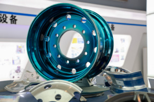 Roue en alliage d'aluminium forgé 8.25*22.5 Jante de camion robuste personnalisée en usine 22.5 pouces chromée 8.25x22.5 pour remorque 11R22.5 - Product Image 2