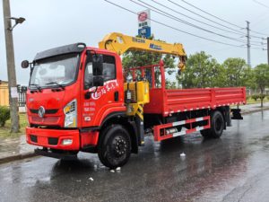 Camión de Transporte de Acero para Construcción de 10T con Grúa de 5T, Camión de Carga Hidráulico Dongfeng 4x2 para Logística de Materiales de Construcción - Product Image 5