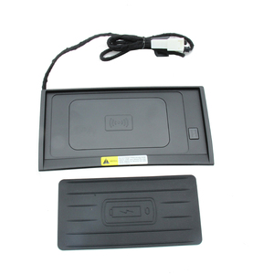 急速充電対応 フォーチュナー 2016-2020 車載ワイヤレス充電器 スマホホルダー - Product Image 2