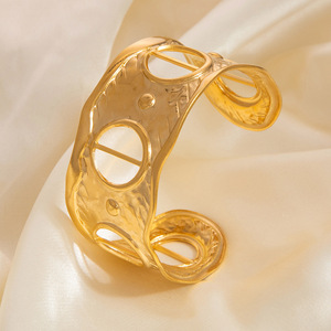 समाचार अद्वितीय हाइपोएलर्जेनिक गैर तरकश वाटरप्रूफ क्यूफ ब्रेसलेट चीन महिलाओं के लिए थोक गहने - Product Image 3