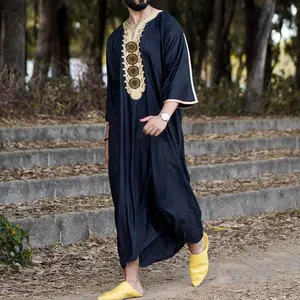 Été Moderne Arabe Musulman Mens Long Africain Ethnique style Noir thobe pour Saoudien Islamique homme thobe vêtements