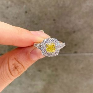 Anillos de Compromiso Xinfly de Lujo con Diamante Amarillo Corte Cojín de 18K y Halo de Oro para Mujer, Joyería de Moda que No se Deslustra - Product Image 2