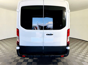 Ford Transit Passenger 350 XLT d'occasion 2026, toit moyen, LB, propulsion arrière - Product Image 2