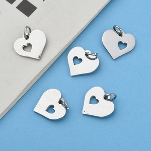 PandaHall 50 pz placcato ionico IP 304 zircone in acciaio inossidabile classico placcato oro 18K ciondoli a forma di cuore - Product Image 6