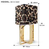 Meuble de rangement innovant 1088 triangles en placage de noyer avec base en laiton poli, meuble de rangement moderne pour salon et villa
