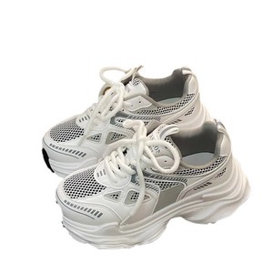 Scarpe da corsa nere foderate in rete 2026 nuove <span class=keywords><strong>Sneakers</strong></span> <span class=keywords><strong>con</strong></span> <span class=keywords><strong>suola</strong></span> <span class=keywords><strong>alta</strong></span> <span class=keywords><strong>con</strong></span> plateau All-match primavera e autunno - Product Image 6