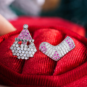 Orecchini a perno con Babbo Natale per donna, graziosi accessori per le orecchie da indossare ogni giorno durante le festività - Product Image 4