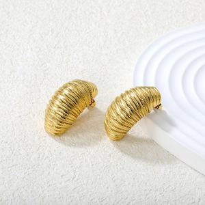 ต่างหูสแตนเลสทรงเรขาคณิตลายเส้นหนา กันน้ำ สีทอง ดีไซน์สร้างสรรค์ ลายขนมปัง ทันสมัย  แบบปรับแต่งได้ - Product Image 4