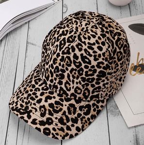 Casquette d'hiver personnalisée à imprimé léopard, logo brodé, casquette de baseball en fourrure chaude pour l'hiver - Product Image 4