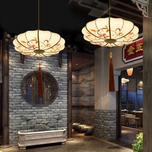 โคมไฟระย้าผ้าสไตล์จีนเพ้นท์ลายด้วยมือ ทรงกลม ขั้วหลอด E27 ไฟ LED เหมาะสำหรับโรงแรม ร้านอาหาร ร้านน้ำชา โคมไฟห้อยเพดานแบบหัวเดียว - Product Image 2