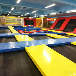 Aire de jeux intérieure tendance sur le thème violet avec trampoline, toboggan et parcours d'obstacles interactif pour centre de divertissement pour enfants - Product Image 4
