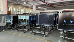 Hội nghị giáo dục điều khiển cảm ứng đa ngón tay bảng trắng tương tác tất cả trong một - Product Image 2