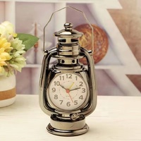 Reloj Despertador Vintage, Reloj Despertador Retro con Lámpara de Aceite, Reloj de Mesa con Luz de Queroseno, Artículos de Decoración para Sala de Estar, Adorno Artesanal para Oficina