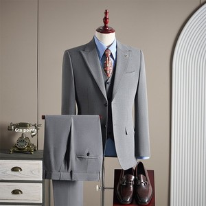 <span class=keywords><strong>Traje</strong></span> de Hombre Elegante y a la Moda, Diseño Personalizable, Cuello con Muescas y Adornos, Antiarrugas, Corte Entallado, <span class=keywords><strong>Traje</strong></span> de Tres Piezas - Product Image 5