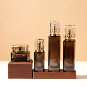 Juego <span class=keywords><strong>de</strong></span> Botellas y Frascos Cosméticos <span class=keywords><strong>de</strong></span> Vidrio <span class=keywords><strong>de</strong></span> Lujo Personalizados, 30ml/90ml/110ml/50g, Botella Cuadrada para Loción/Suero con Bomba y Tapa Dorada - Product Image 2